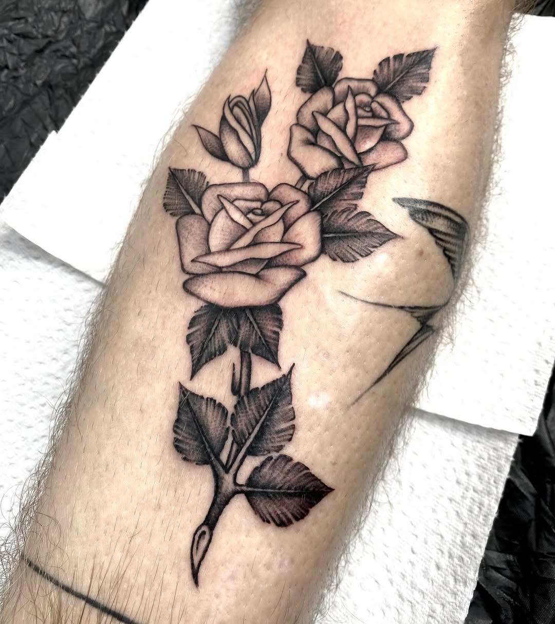 Tattoo — Een mix van traditional en fineline Rozen 🌹 voor Daan door - @deugniet_tattoo #